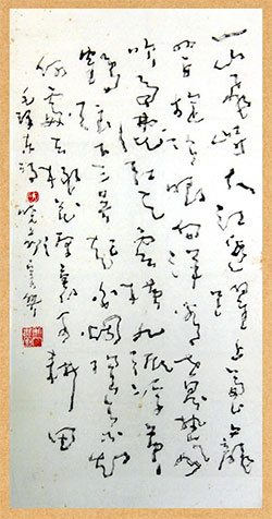 一山飞峙大江边